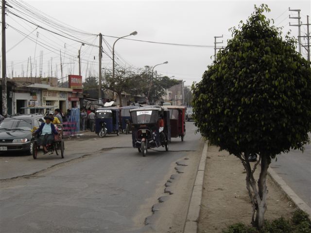 Moto taxis in Casma
